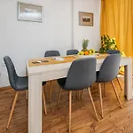 Neda Apartment *