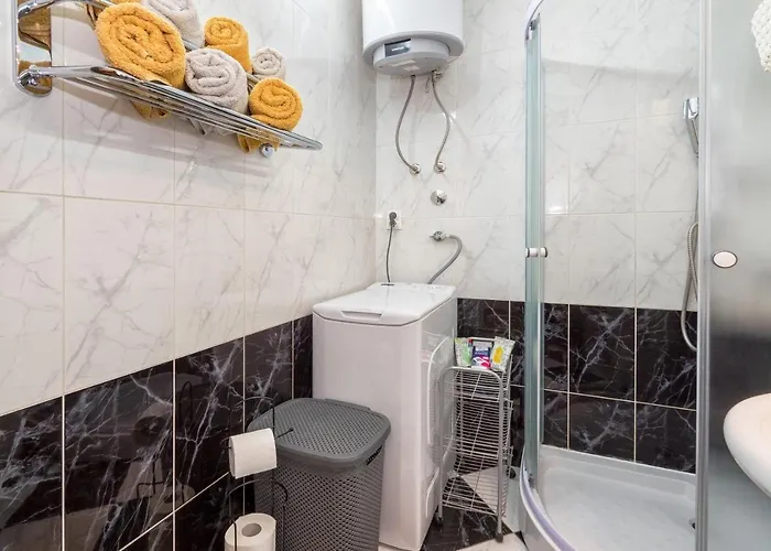 Neda Apartment Split