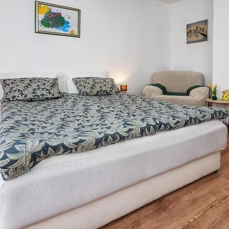 Neda Апартаменты *