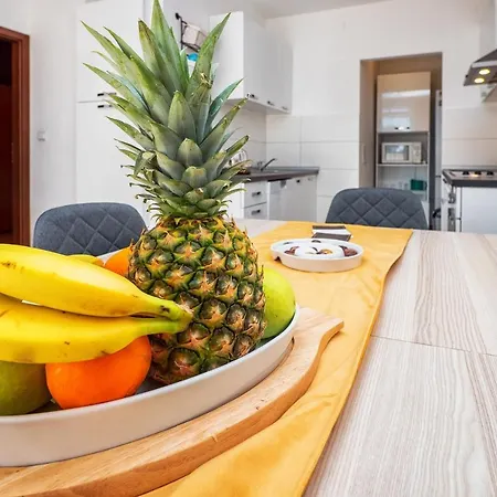 Апартаменты Neda Сплит